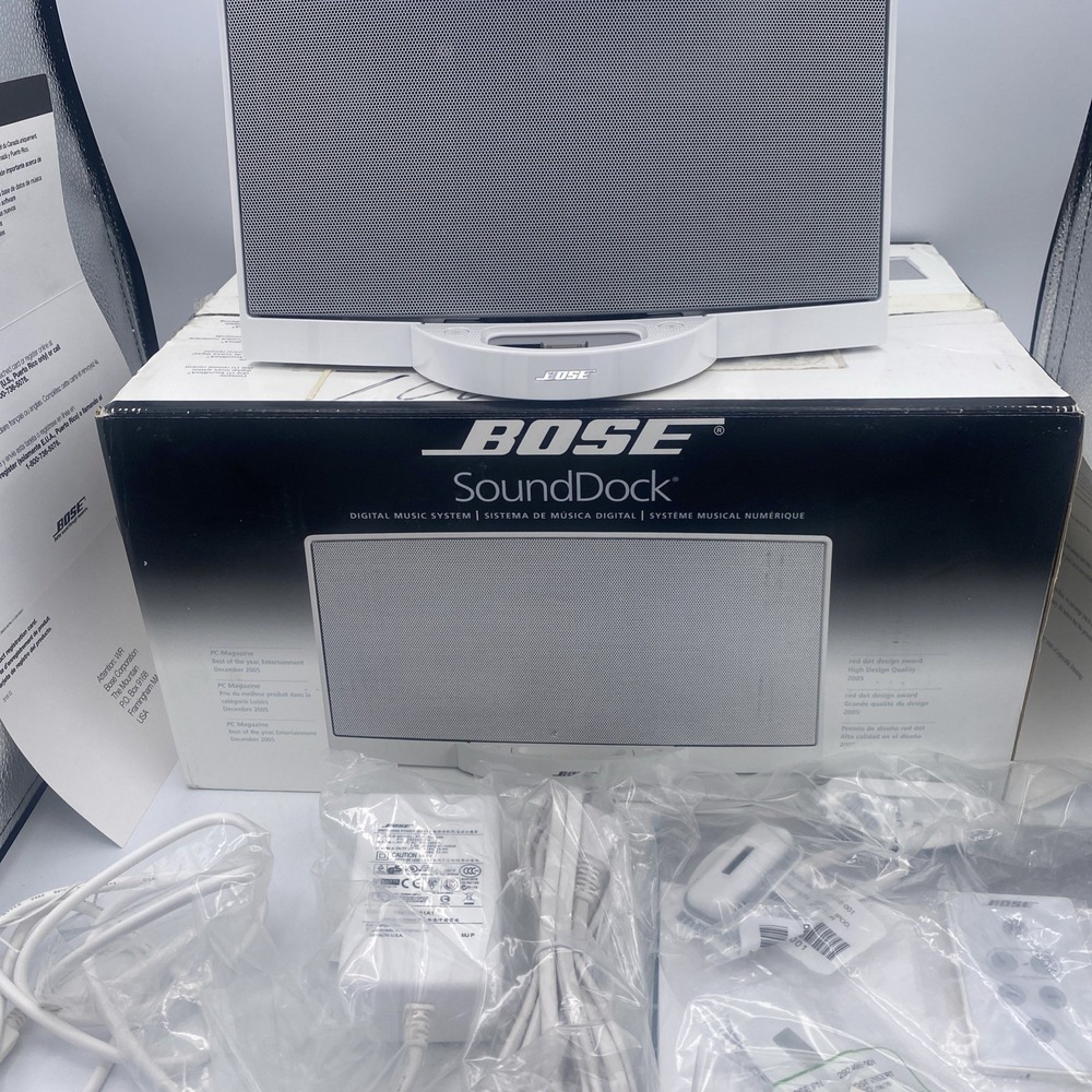 2005 BOSE SoundDock Digital Music System iPod System Sound Dock White 1 Remote